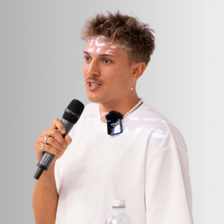 Portrait of Florian Buck